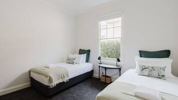 2 bedrooms, desk, iron/ironing board, WiFi