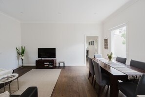 Dining - Navi Home, stay like locals (Yarraville)