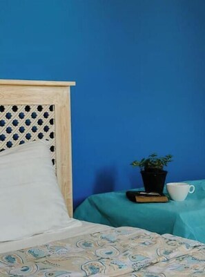 2 bedrooms, iron/ironing board, WiFi