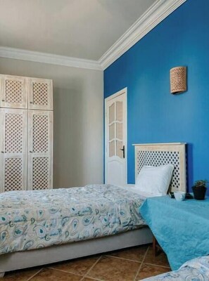 2 bedrooms, iron/ironing board, WiFi