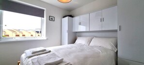 2 bedrooms, iron/ironing board, WiFi, bed sheets