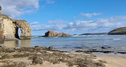 Apartment with direct access to the beach & sea views!