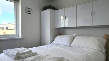 2 bedrooms, iron/ironing board, WiFi, bed sheets