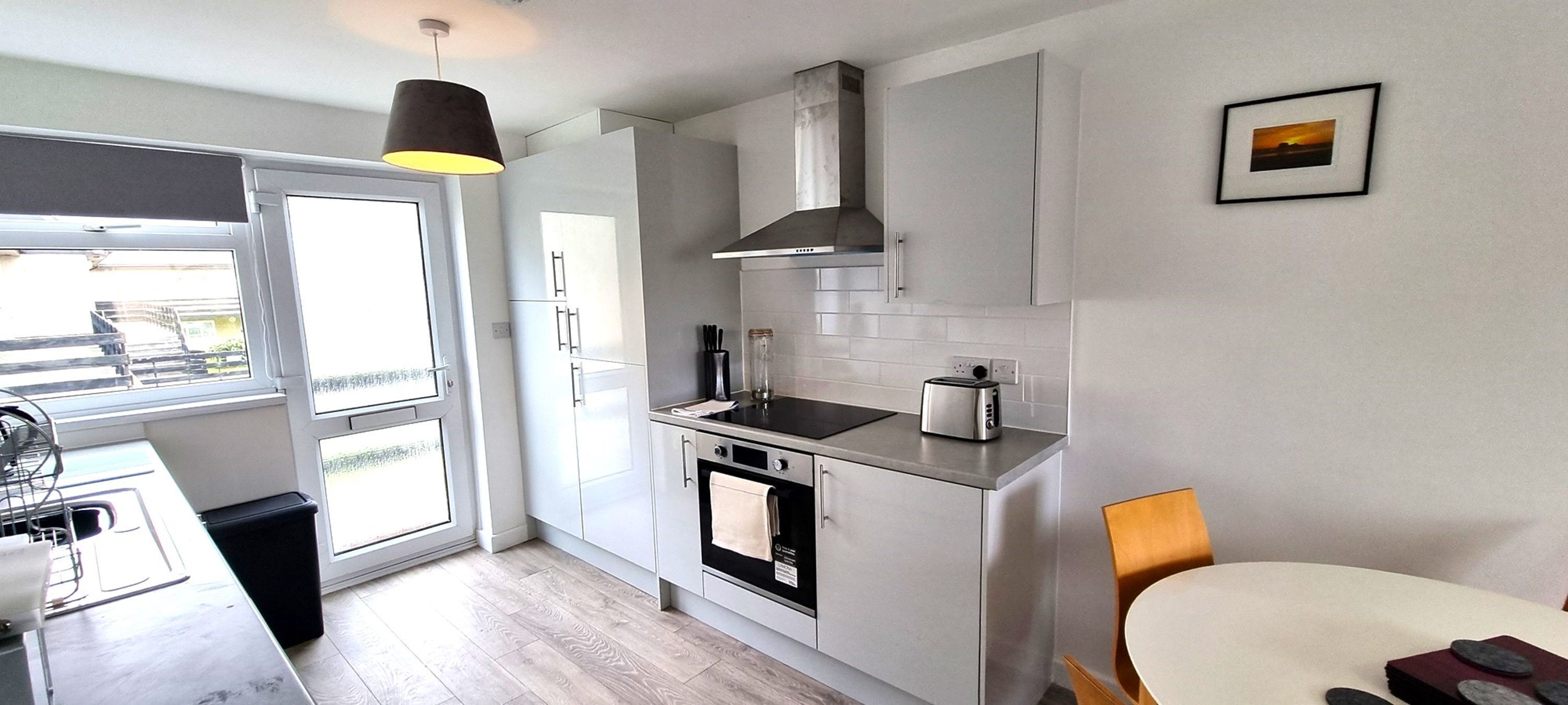 冰箱、微波炉、烤箱、炉灶