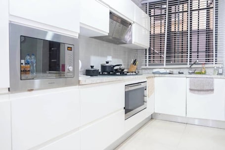 Family Apartment, Balcony, City View | Private kitchen | Fridge, microwave, oven, stovetop