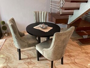 家庭公寓, 阳台, 城市景观 | 餐厅