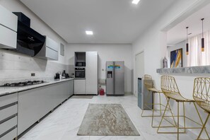 家庭公寓, 露台, 城市景 | 私人廚房 | 雪櫃、微波爐、焗爐、爐具