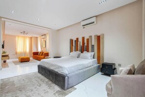 家庭公寓, 阳台, 城市景观 | 2 多间卧室、办公桌、笔记本电脑工作区、遮光窗帘