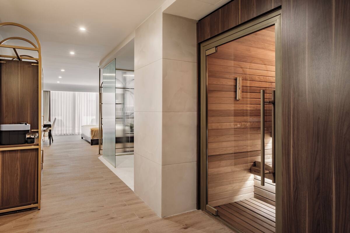 Deluxe-suite - 1 kingsize-seng - sauna | 1 soveværelse, premium-sengetøj, senge med topmadrasser, minibar