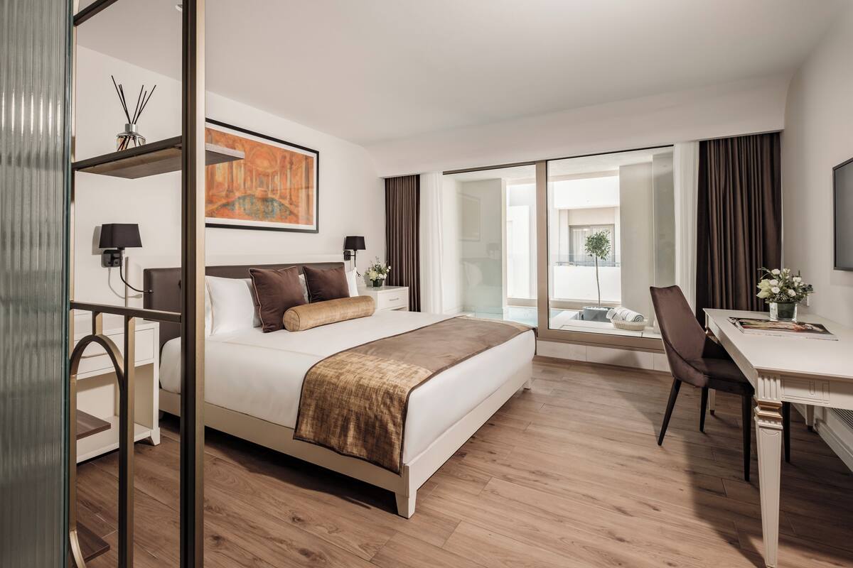 Deluxe-suite - 1 kingsize-seng - privat pool | 1 soveværelse, premium-sengetøj, senge med topmadrasser, minibar