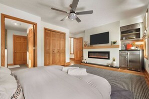 2 slaapkamers, een strijkplank/strijkijzer, wifi, beddengoed