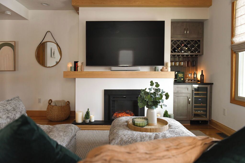 Smart TV, fireplace