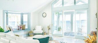 Waupoos Lakeside Cottages - Pet Friendly waterfront compound - Sleeps 20