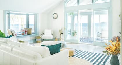 Waupoos Lakeside Cottages - Pet Friendly waterfront compound - Sleeps 20