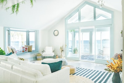 Waupoos Lakeside Cottages - Pet Friendly waterfront compound - Sleeps 20