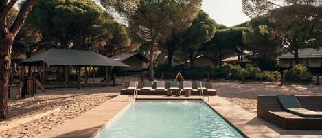 Sesongbasert utendørsbasseng