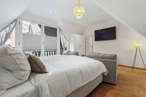 1 bedroom, WiFi, bed sheets - Cozy half-timbered apartment in the center of Lüdinghausen with balcony (Lüdinghausen)