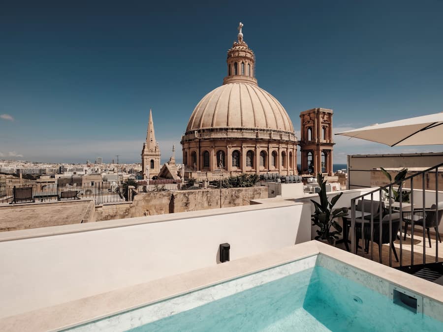 Utendørsbasseng og bassengparasoller