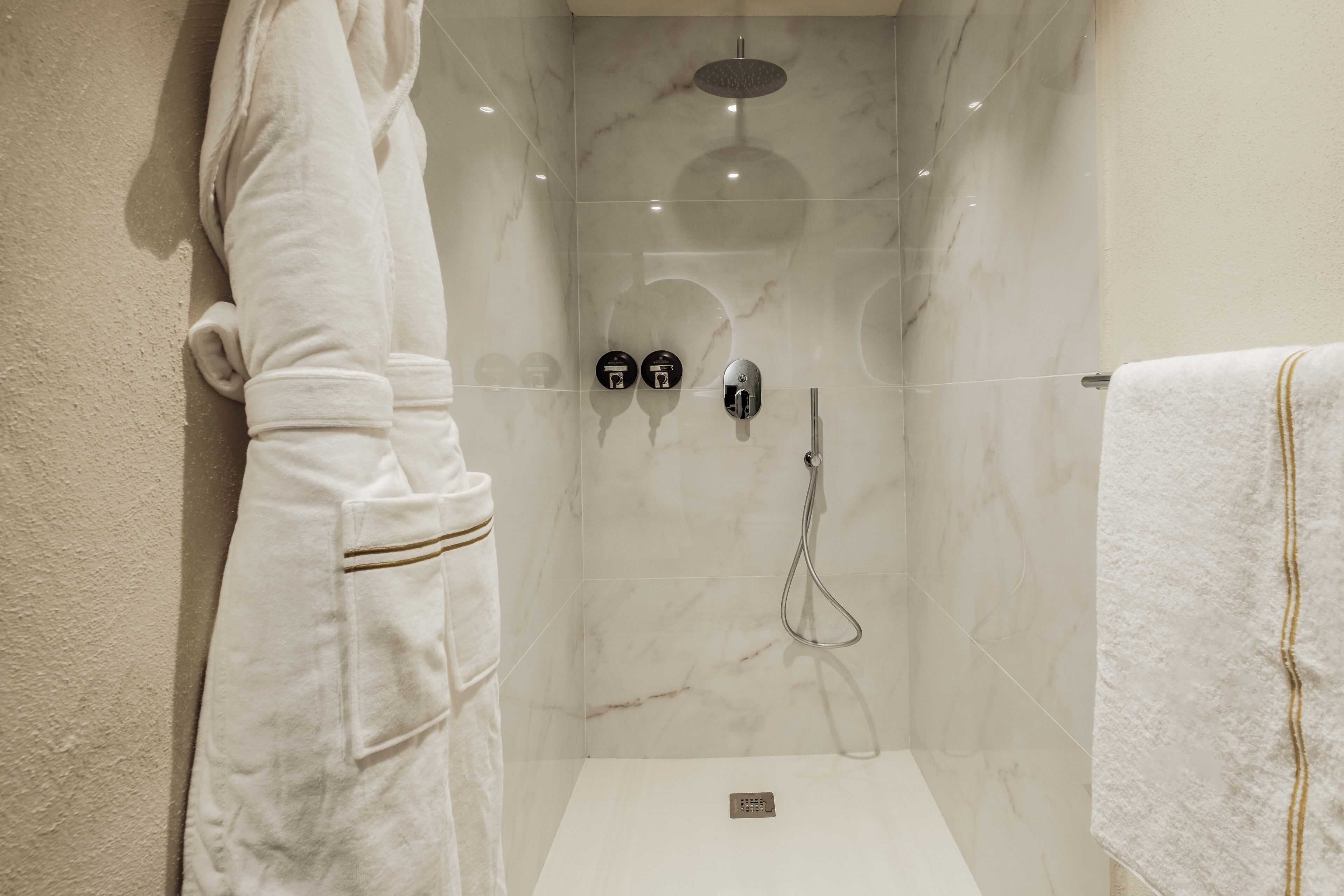 Photo - 1926 La Galerie Boutique Art Suites