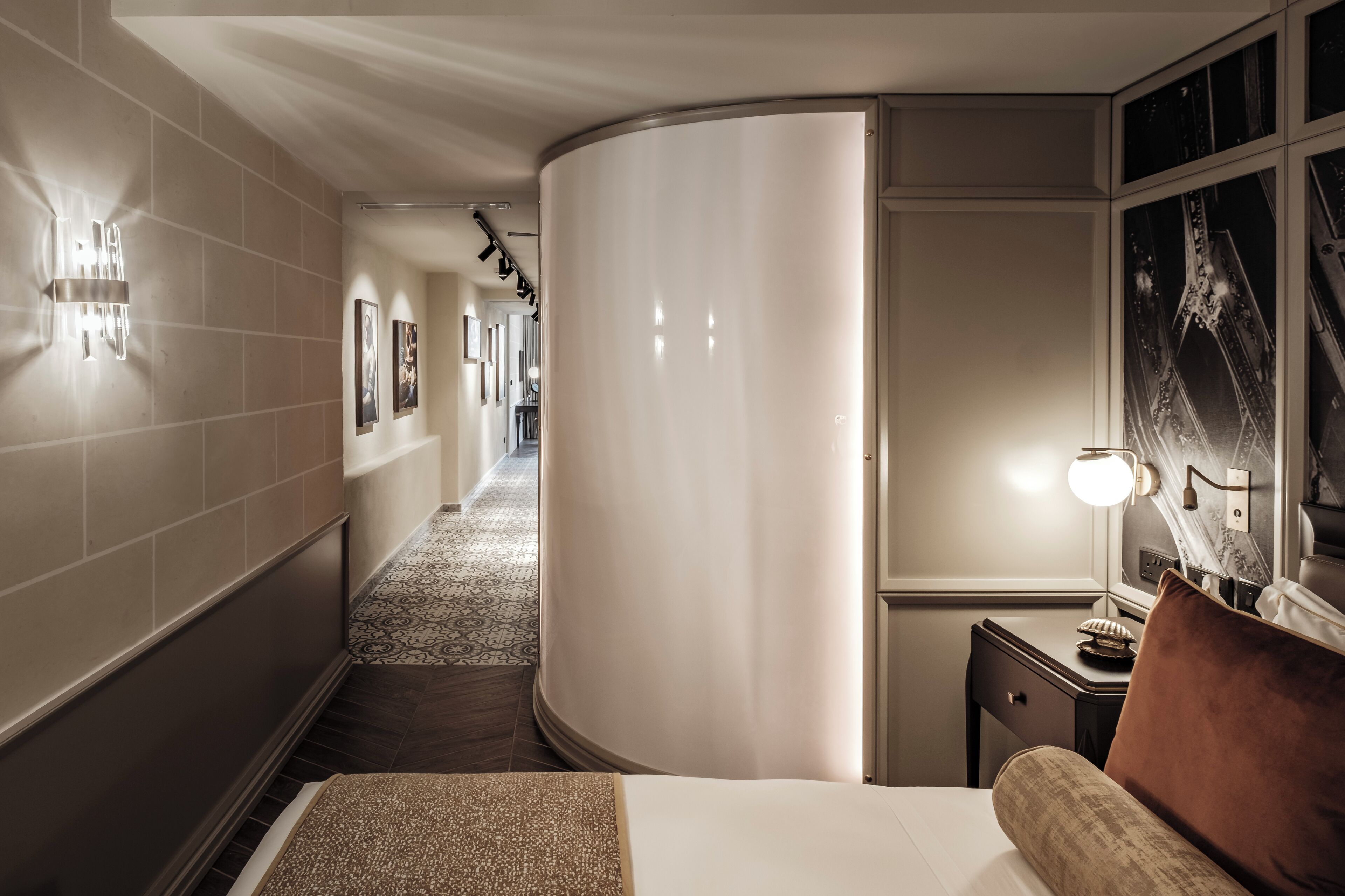 Photo - 1926 La Galerie Boutique Art Suites