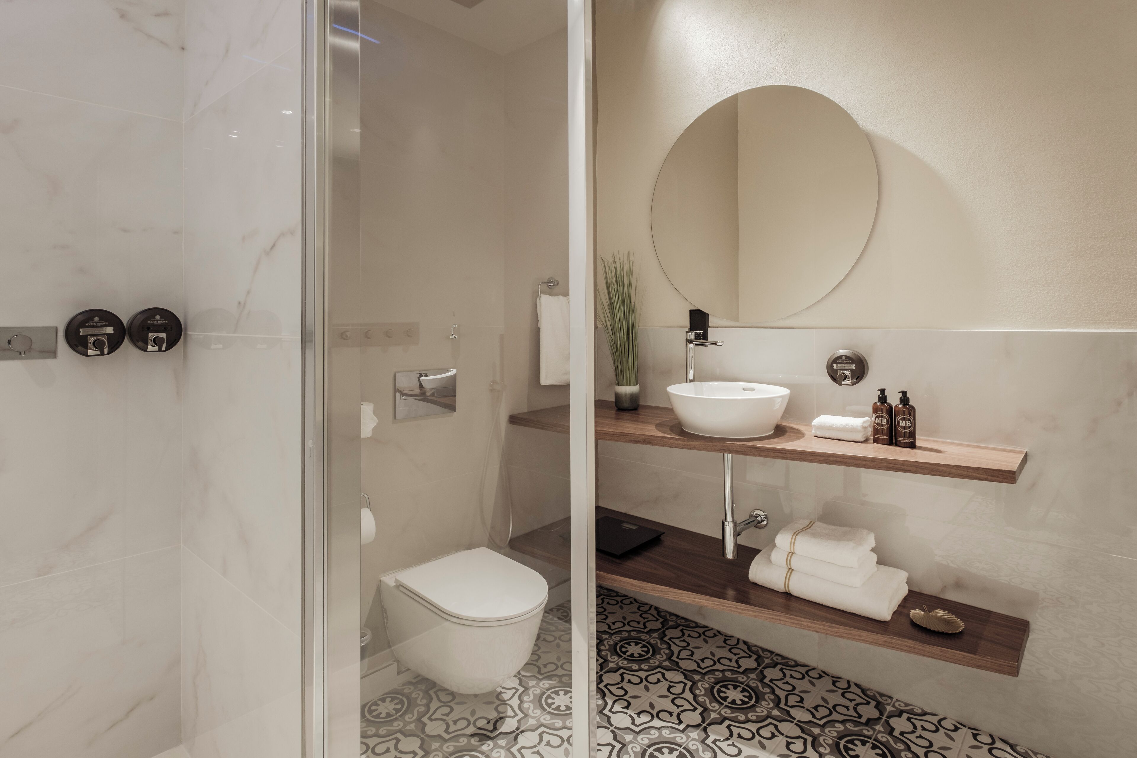 Photo - 1926 La Galerie Boutique Art Suites