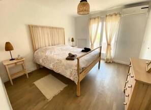 2 bedrooms, iron/ironing board, WiFi, bed sheets