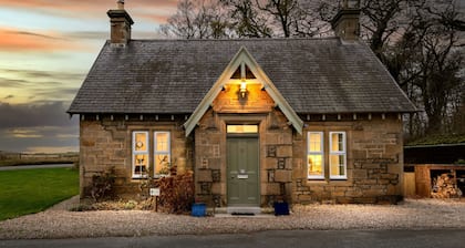 The Lodge on Scottish Estate - wood burner - dogs welcome