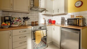 Kaffetrakter/tekoker, kjøleskap, mikrobølgeovn og ovn