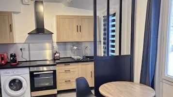 Frigorifero, microonde, forno, macchina per tè/caffè