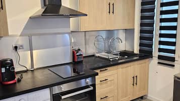 Fridge, microwave, oven, coffee/tea maker