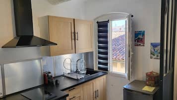 Frigorifero, microonde, forno, macchina per tè/caffè