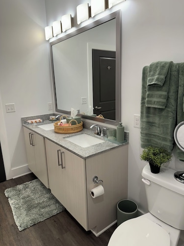 Cozy 1-bedroom apartment in serene Lawrenceville with WiFi, fitness room