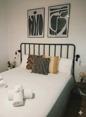 3 chambres, fer et planche à repasser, Wi-Fi, draps fournis
