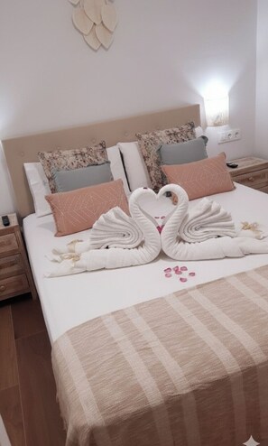 3 chambres, fer et planche à repasser, Wi-Fi, draps fournis