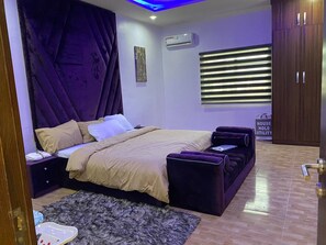 Apartament familiar, balcó, vistes a la ciutat | 1 dormitori, escriptori i espai de treball apte per a portàtils