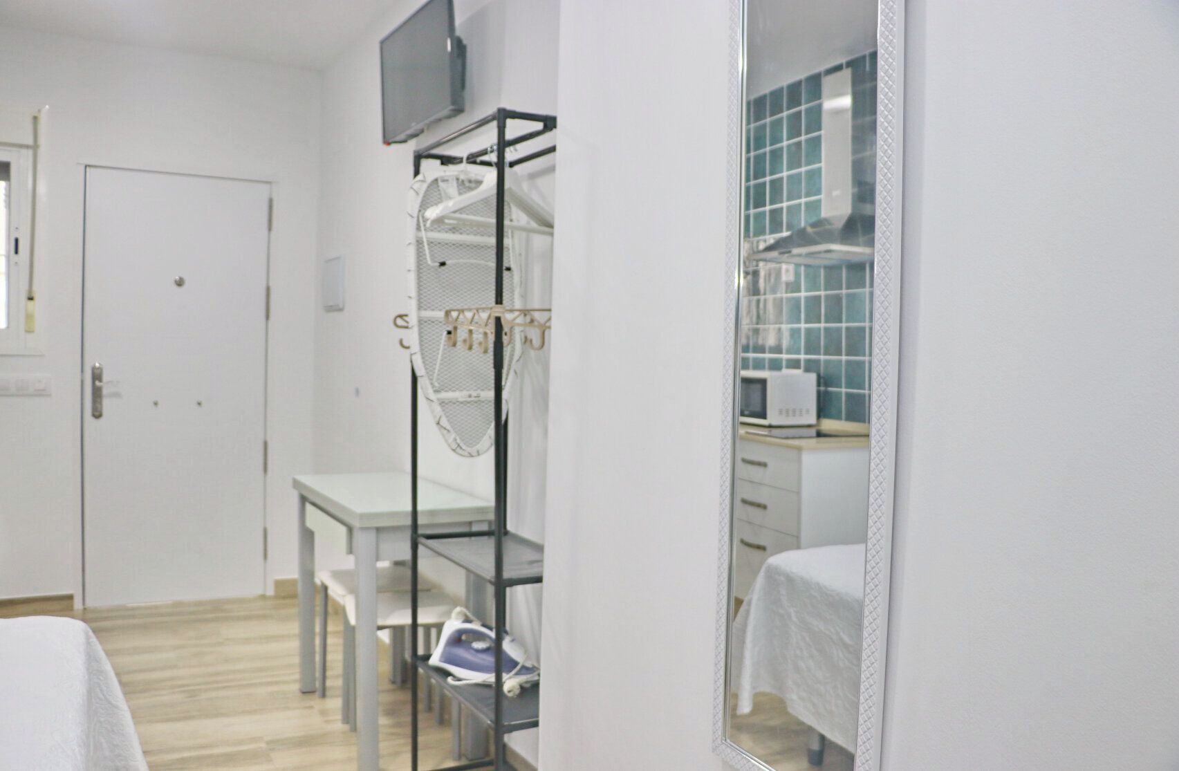 1 bedroom, bed sheets
