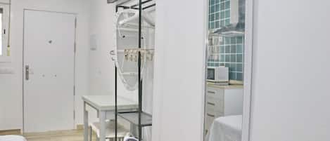 1 bedroom, bed sheets