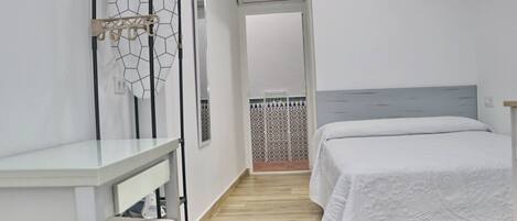 1 bedroom, bed sheets