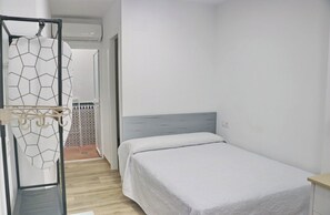 1 bedroom, bed sheets