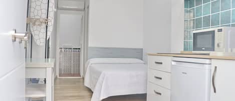 1 bedroom, bed sheets