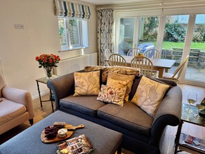 Smart-TV, Kamin, Bücher