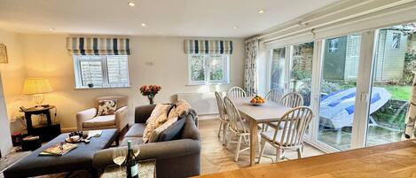 Smart-TV, peis og bøker