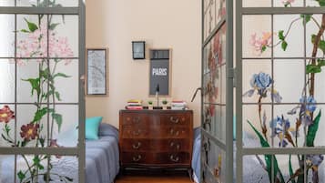 3 habitaciones, cortinas blackout y tabla de planchar con plancha