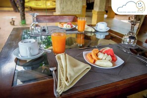 Desayuno de cocina local incluido todos los días