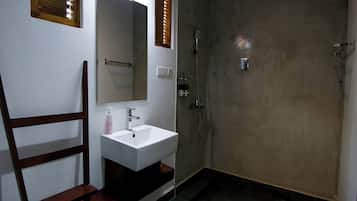 Superior Double Room, Bathtub | Bathroom | Shower, hair dryer, towels, soap