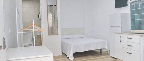 1 bedroom, bed sheets