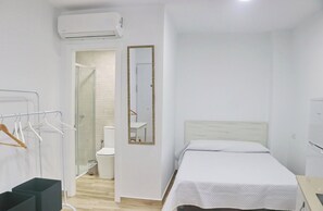1 bedroom, bed sheets