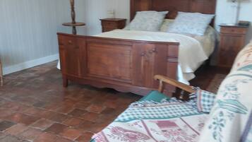 2 chambres, fer et planche à repasser, draps fournis