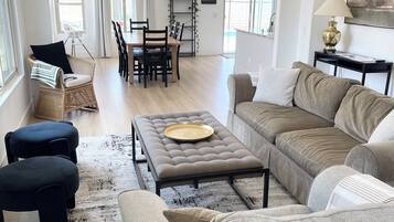 Smart TV, table tennis, stereo