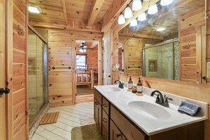 Towels - Acacia Ridge Lodge | Hocking Hills, 4BR, Hot Tub (Rockbridge)